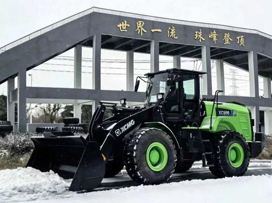 ?冰雪限定丨徐工装载机丝滑“变装”！(图13)