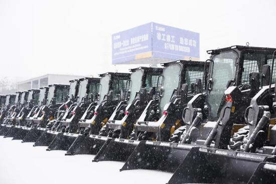 ?冰雪限定丨徐工装载机丝滑“变装”!(图6) ?冰雪限定丨徐工装载机丝滑“变装”!(图6)