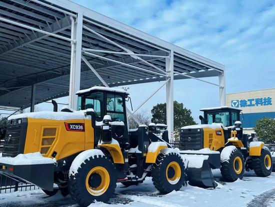 ?冰雪限定丨徐工装载机丝滑“变装”！(图19)