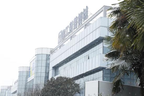 ?冰雪限定丨徐工装载机丝滑“变装”！(图3)