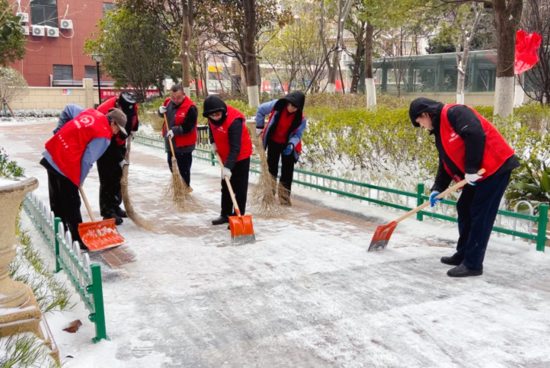 迎战风雪 大桥工地打响安全畅通保卫战(图20)