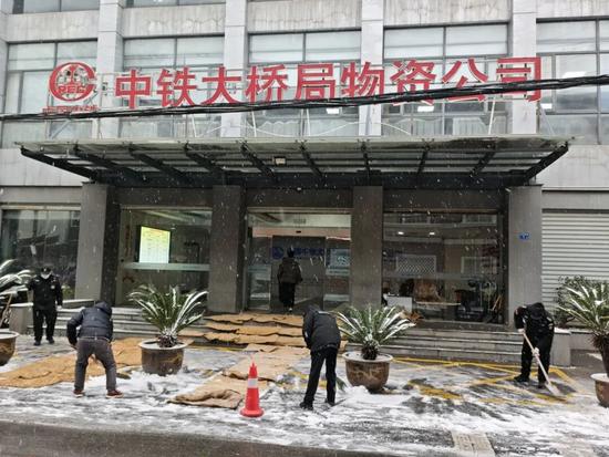 迎战风雪 大桥工地打响安全畅通保卫战(图22)