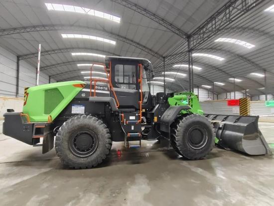 战略携手 智创未来！宜涪柳工无人驾驶装载机项目成功落地(图2)