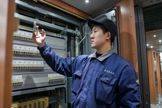 “00后”动车组机械师！入职一年就获得“安全吹哨人”称号！(图10)