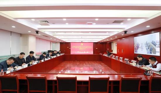 铁建投资党委举行2025年度民主生活会会前专题学习会(图1)