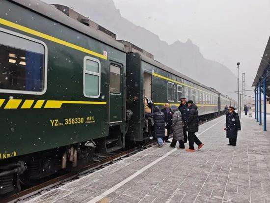 雪҈雪҈雪҈来了！铁路人全力迎战！(图3)