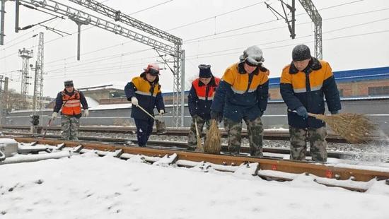 雪҈雪҈雪҈来了！铁路人全力迎战！(图8)