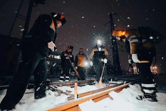 雪҈雪҈雪҈来了！铁路人全力迎战！(图12)