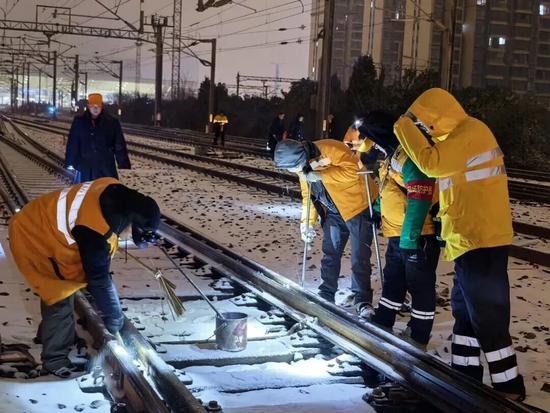 雪҈雪҈雪҈来了！铁路人全力迎战！(图19)