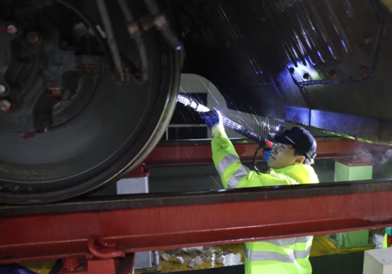 雪天的动车“牙医”，最近特忙→(图5)