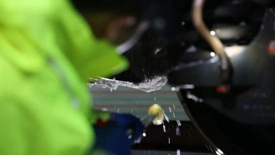 雪天的动车“牙医”，最近特忙→(图7)