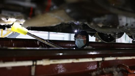 雪天的动车“牙医”，最近特忙→(图9)