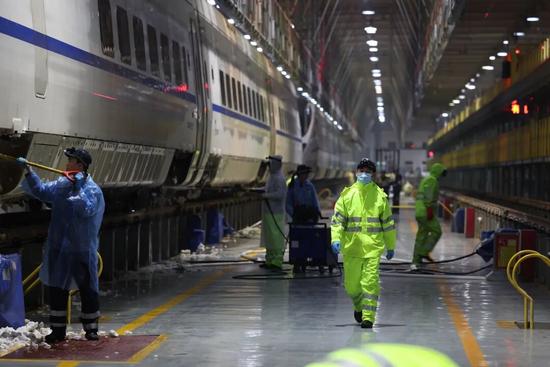 雪天的动车“牙医”，最近特忙→(图10)